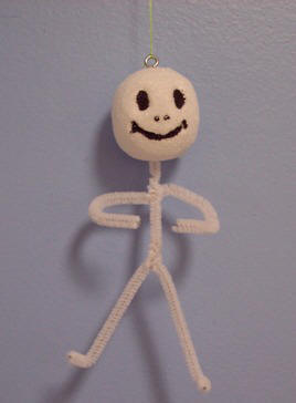 how to make a skeleton from pipe cleaners